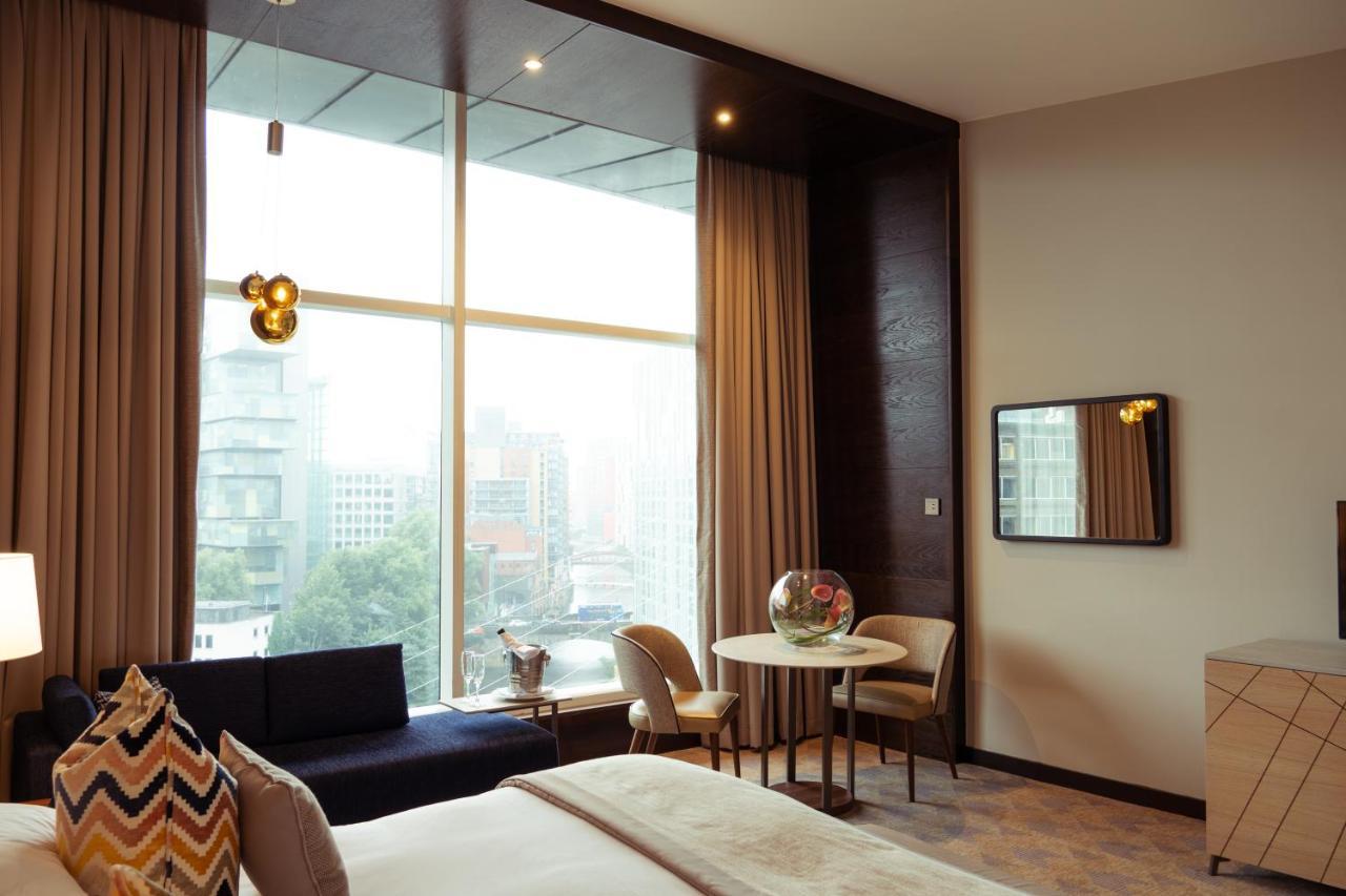 The Lowry Hotel Manchester Exteriér fotografie A room at the hotel