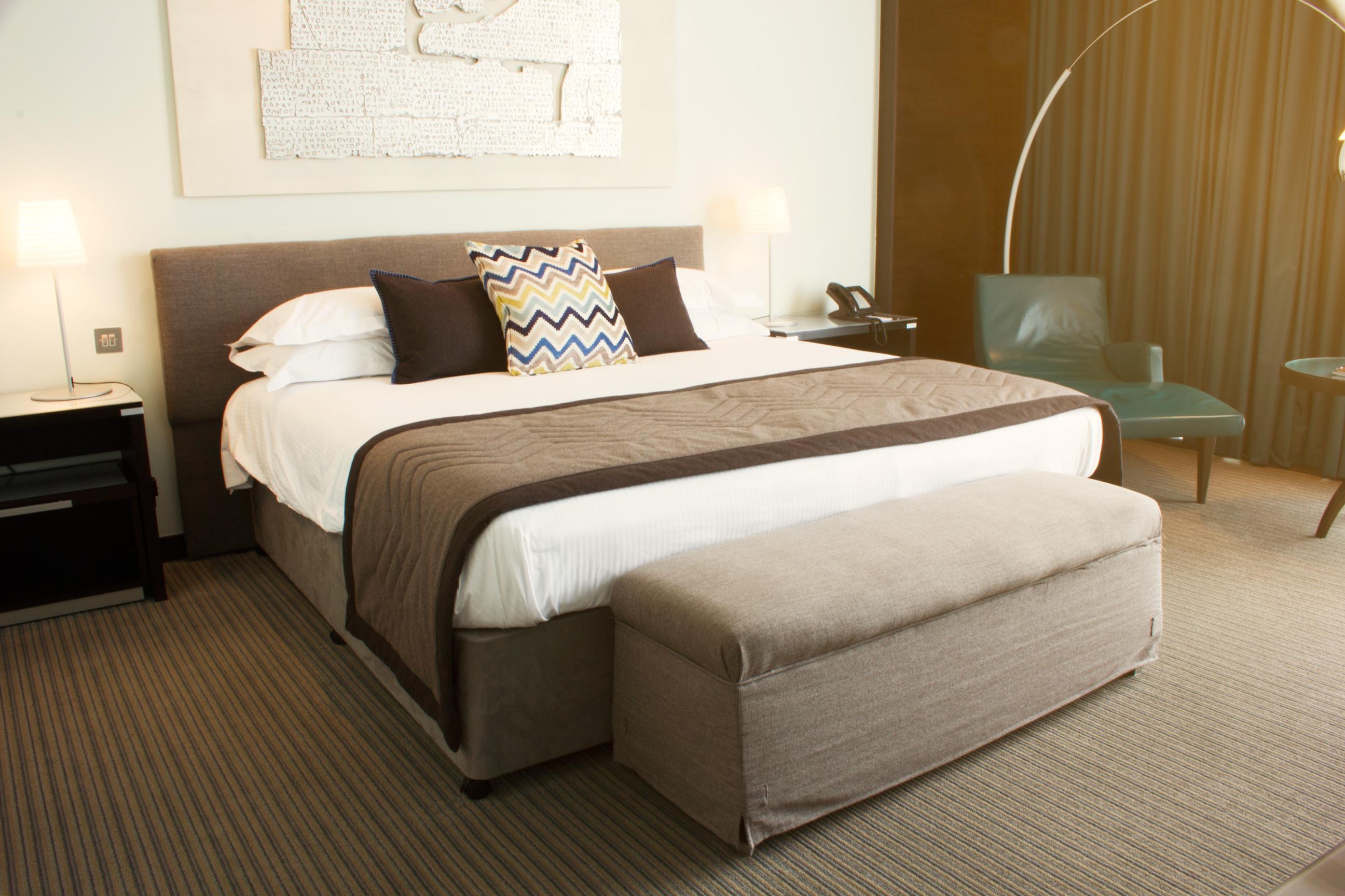 The Lowry Hotel Manchester Exteriér fotografie A bedroom at the hotel