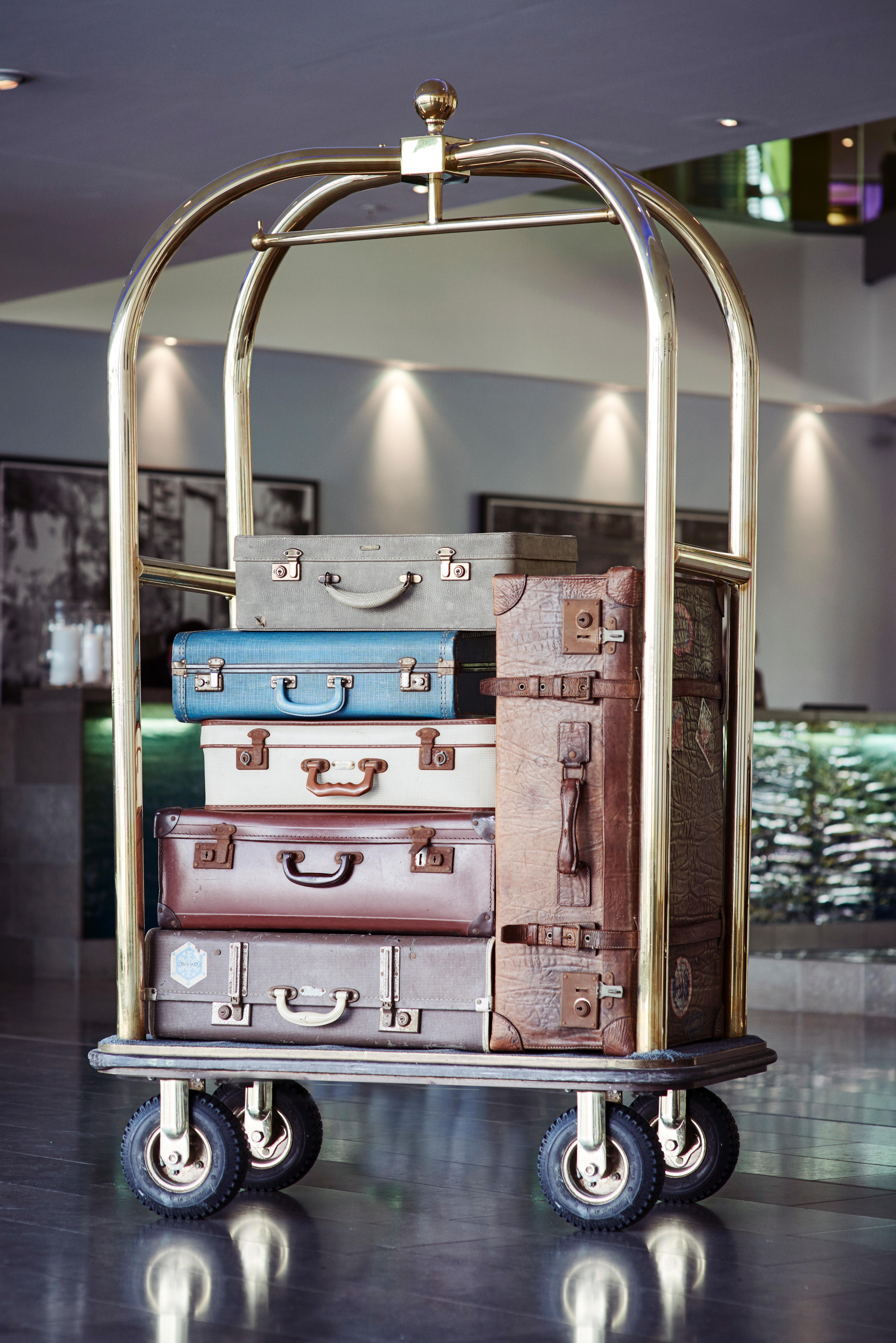 The Lowry Hotel Manchester Exteriér fotografie Luggage on a cart