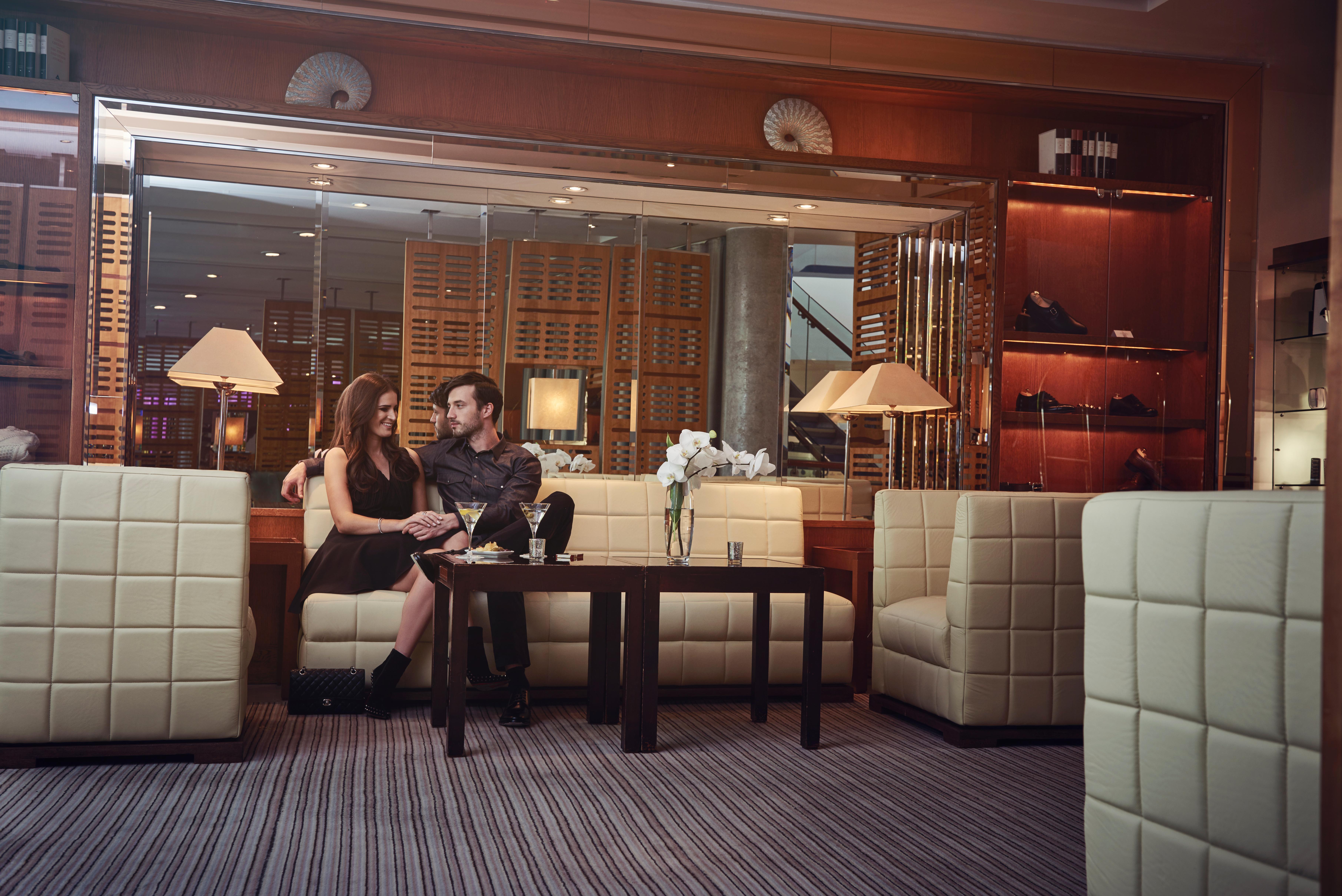 The Lowry Hotel Manchester Exteriér fotografie The lounge at the airport