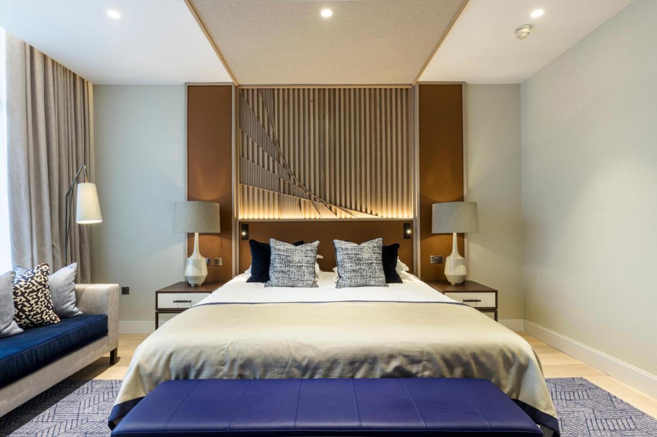 The Lowry Hotel Manchester Exteriér fotografie A bedroom at The Ivy Collection